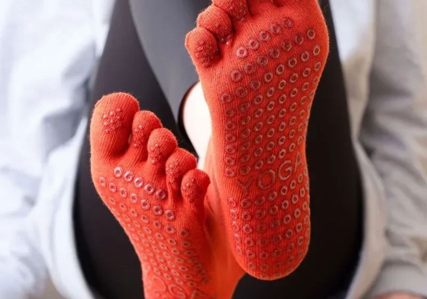 Шкарпетки для йоги та пілатесу нековзкі закриті Amber Grip теракотові (35-40) ar230AGtr фото