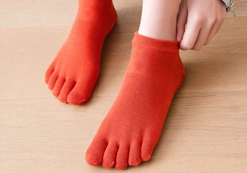 Шкарпетки для йоги та пілатесу нековзкі закриті Amber Grip теракотові (35-40) ar230AGtr фото