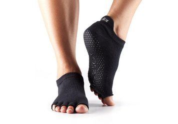 Шкарпетки для йоги та пілатесу ToeSox Half Toe Low Rise Grip Black L (43-45) 841090109187 фото