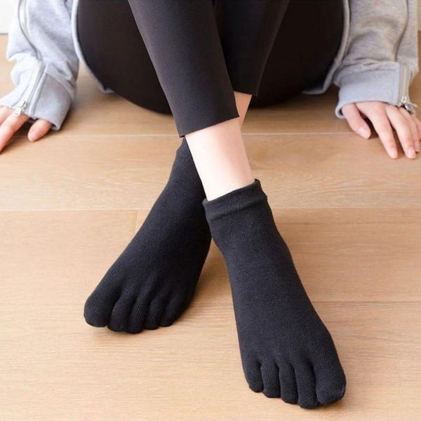 Носки для йоги и пилатеса нескользящие закрытые Amber Grip черный (35-40) ar230AGblk фото